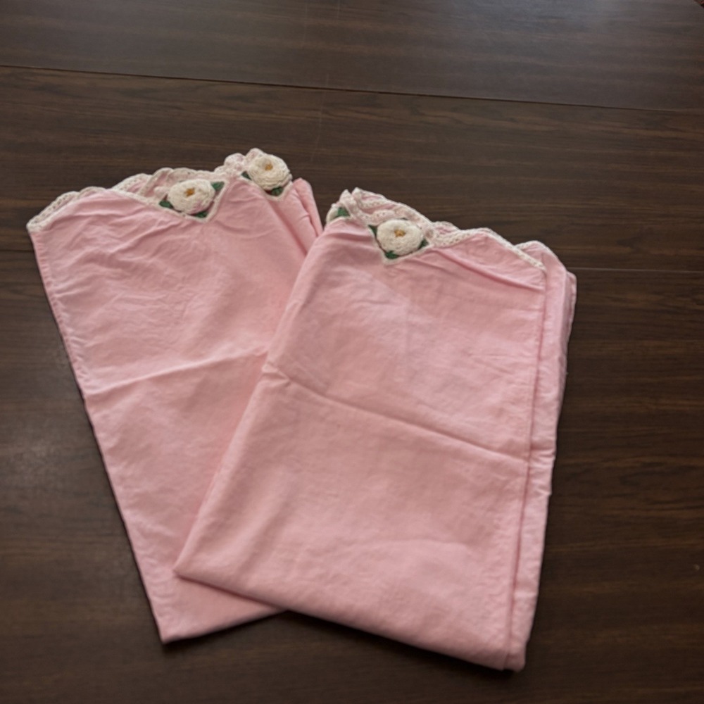 Vintage Pink Pillowcase Pair Crochet Daisy Trim Cottage Bed Linens - Picture 8 of 10